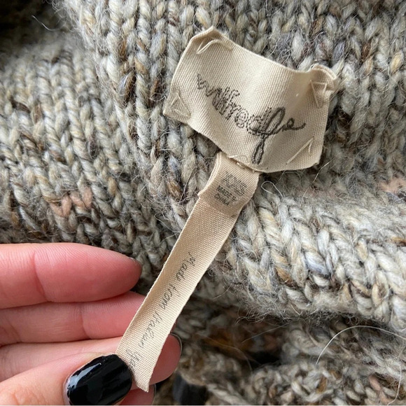 Aritzia Wilfred Wool Toggle Button Shawl Collar sweater XXS - Picture 3 of 5